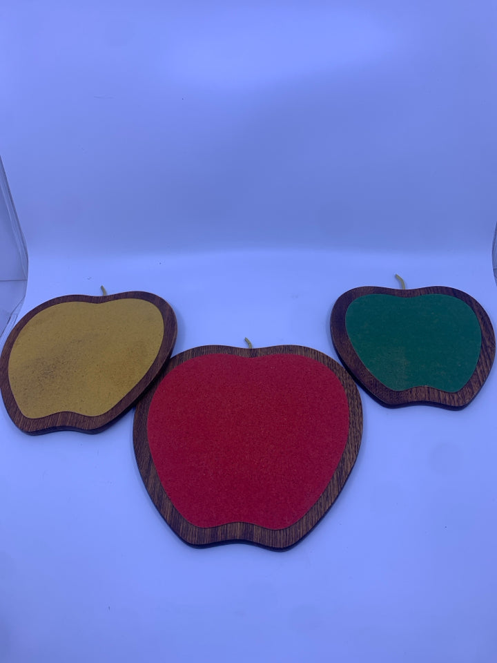 3 WOOD APPLE TRIVETS RED/YELLOW/GREEN.