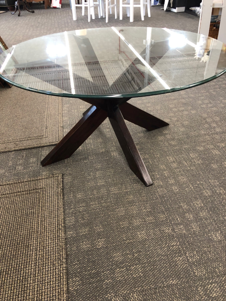 CIRCLE LOW GLASS COFFEE TABLE W/ DARK BASE.