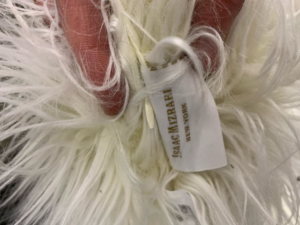 CREAM FURRY ACCENT PILLOW.