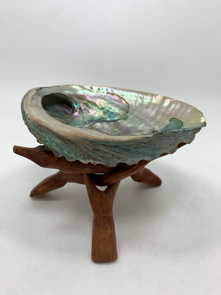2PC CARVED WOODEN STAND W/IRIDESCENT SEASHELL.