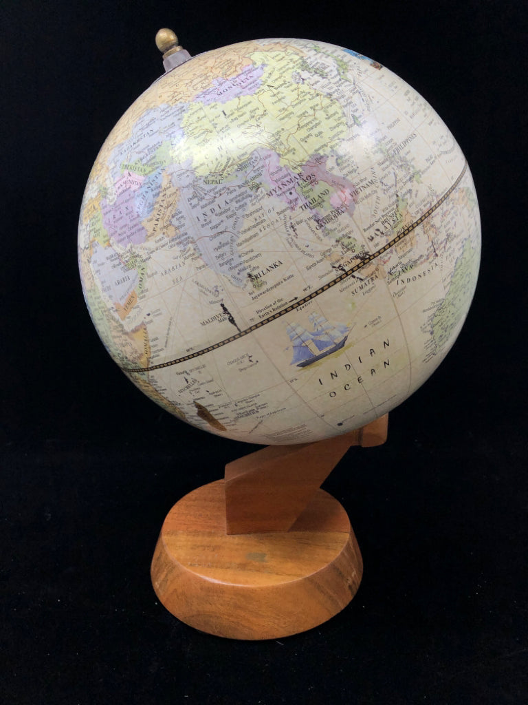 GLOBE W/TAN WOODEN BASE.