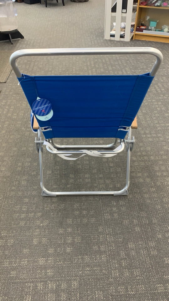 FOLDING BLUE BEACH CHAIR.