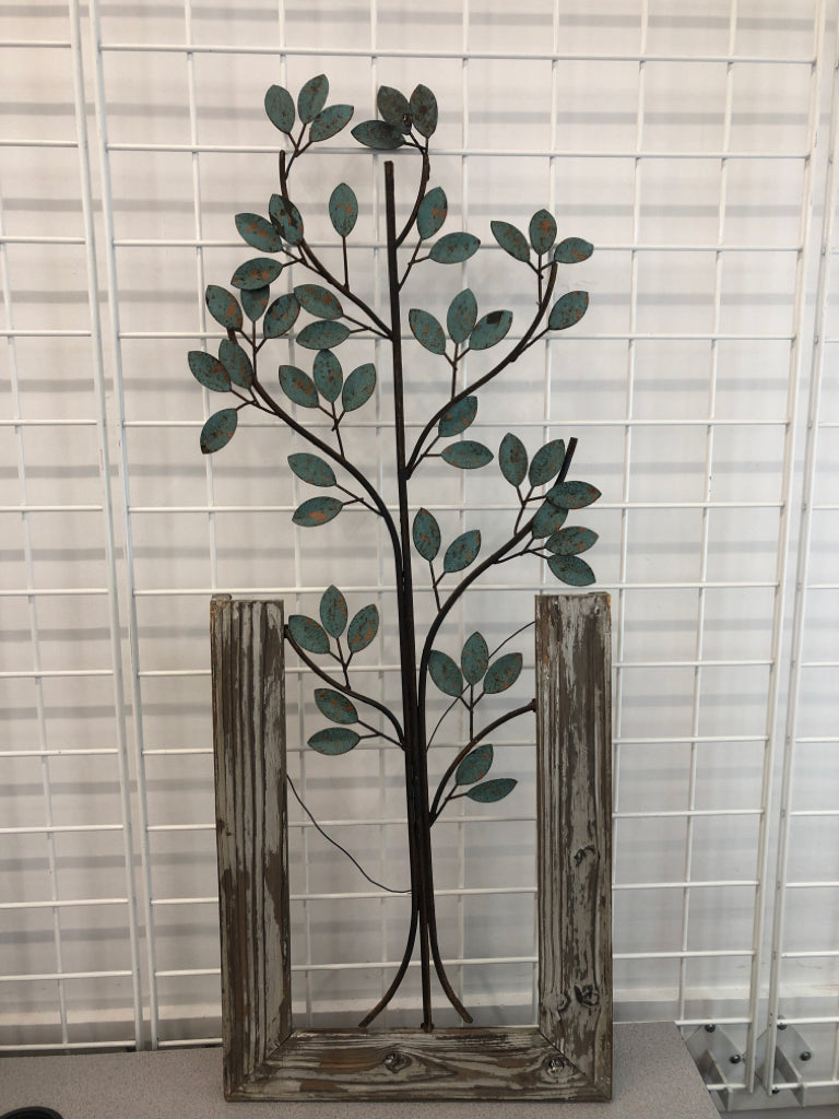 METAL PLANT W/WOODEN BASE WALL-HANGING.