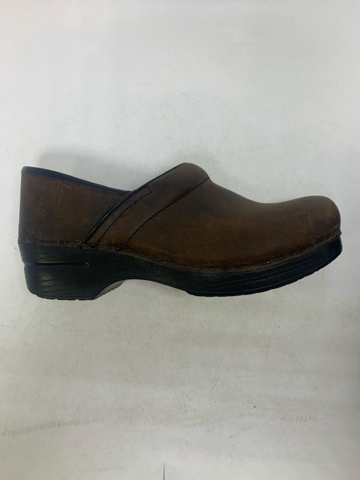 Dansko L Shoe Size 9-10 Ladies Shoes