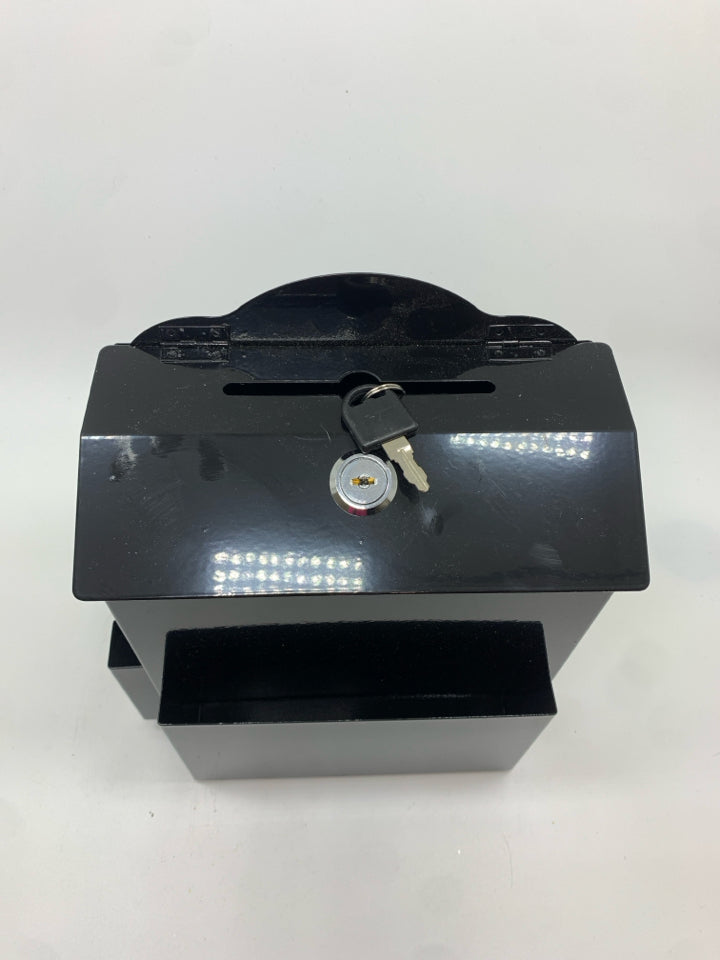BLACK METAL SUGGESTION BOX W/KEY.