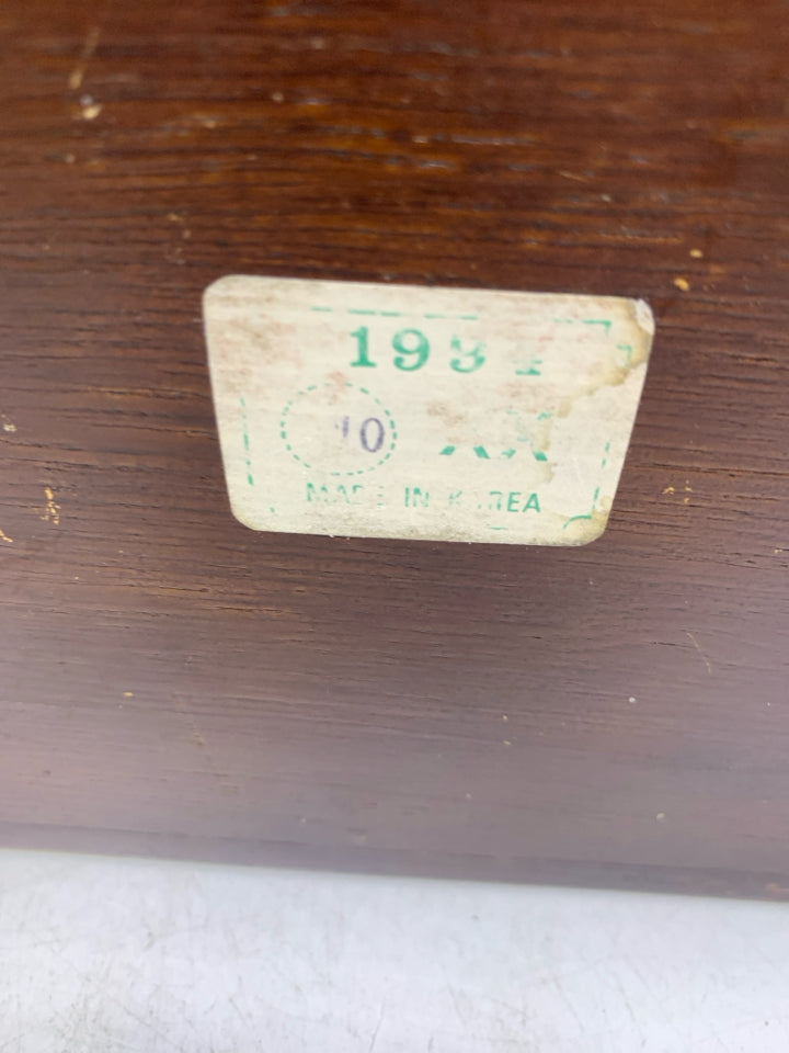VTG WOOD JEWELRY BOX W/ GOLD HARDWARE LOCK/KEY- MINOR WEAR.