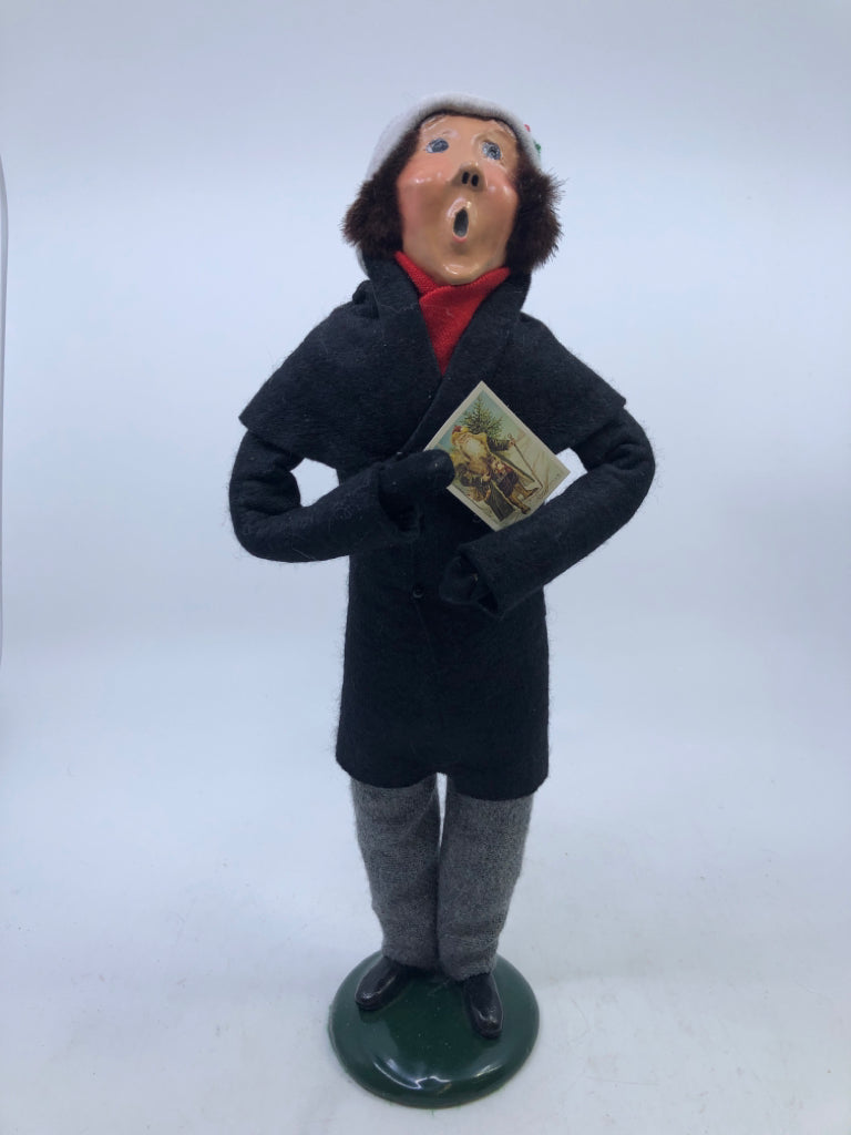 BYERS' CHOICE MAN HOLDING SANTA CARD-1991.