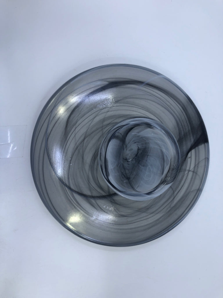 GREY SMOKEY GLASS FOOTED CAKE STAND.
