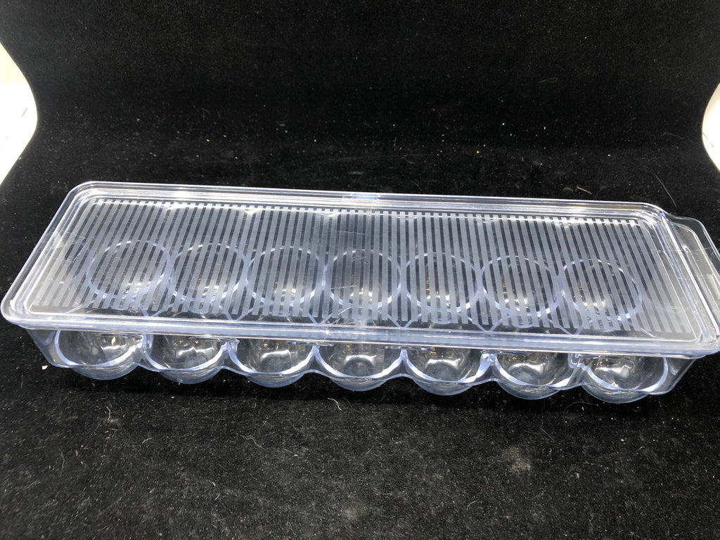 CLEAR PLASTIC 14 EGG HOLDER.