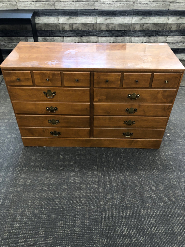 6 DRAWER WOOD DRESSER.