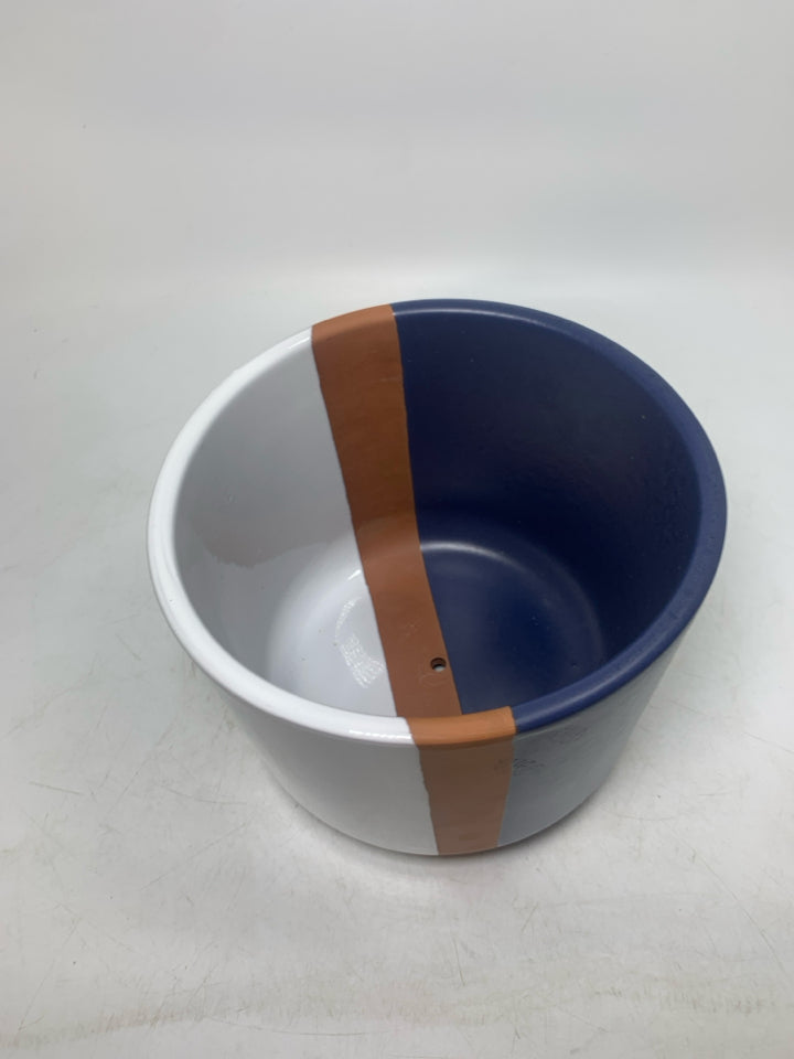 APARICIO CERAMICS WHITE/BLUE PLANTER.