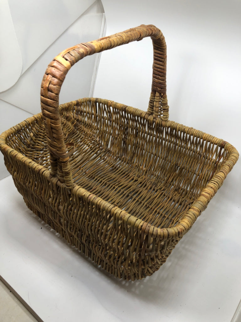 RECTANGLE BASKET W/ WRAPPED HANDLE.