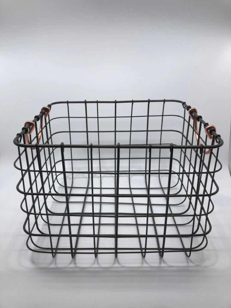 GREY WIRE BASKET W/PINK ROSE HANDLES.