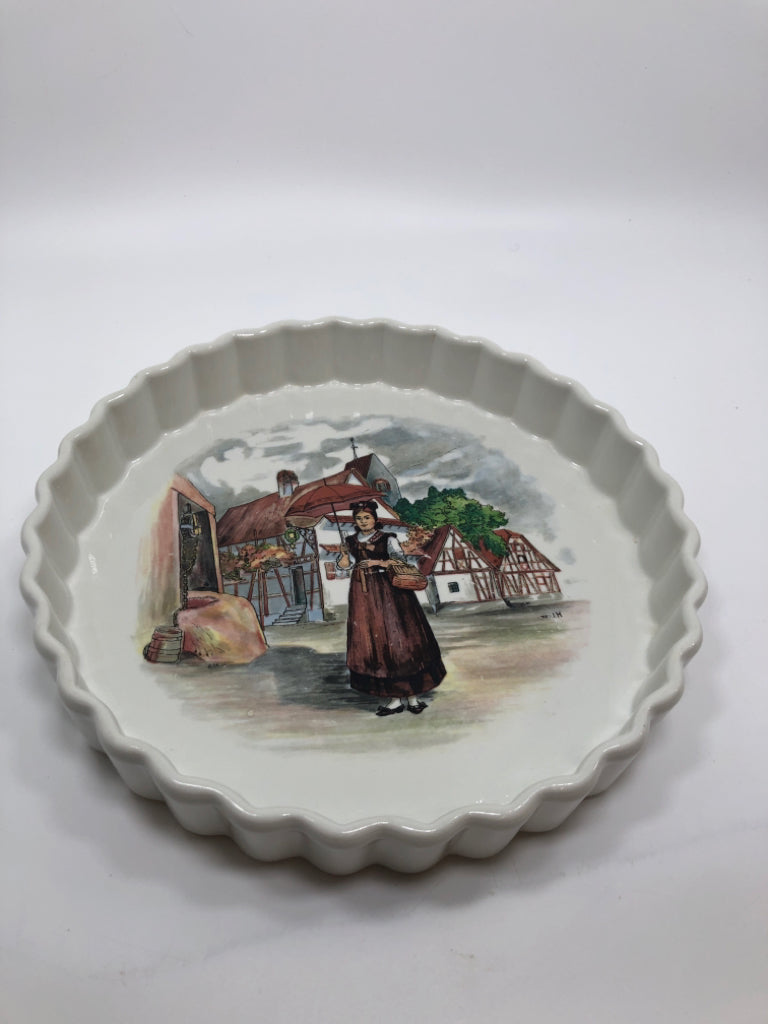 VTG SARREGUEMINES QUICHE DISH.