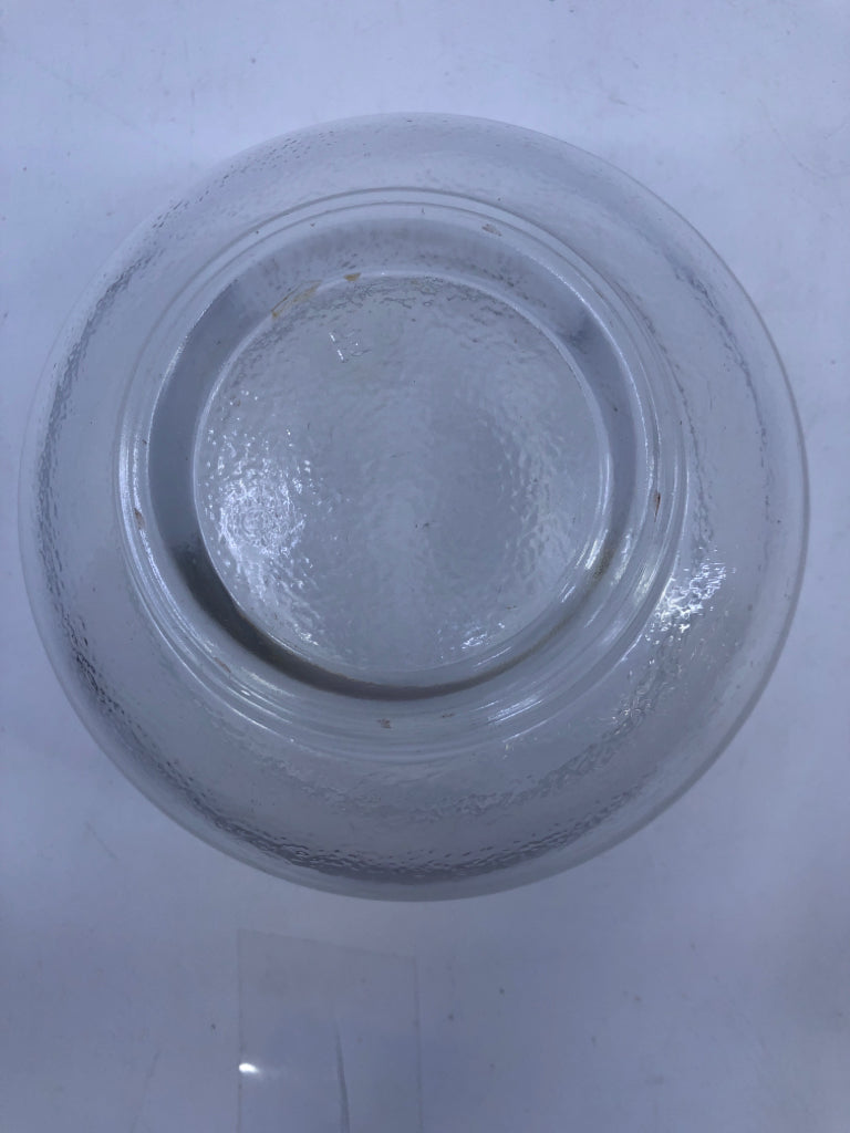 CLEAR MIXING BOWL W/ TEXTURED BOTTOM.