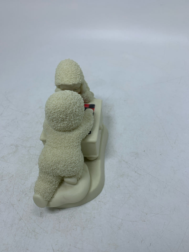 2 BABIES PLAYING CHECKERS SNOWBABIES.
