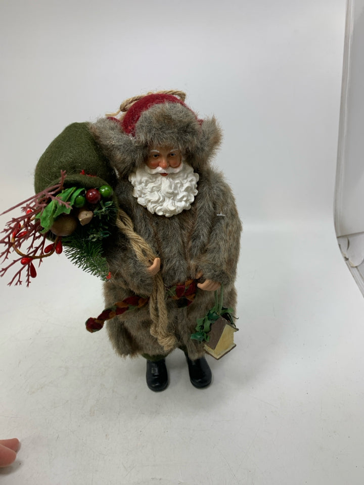 STANDING SANTA W/ FUR COAT.