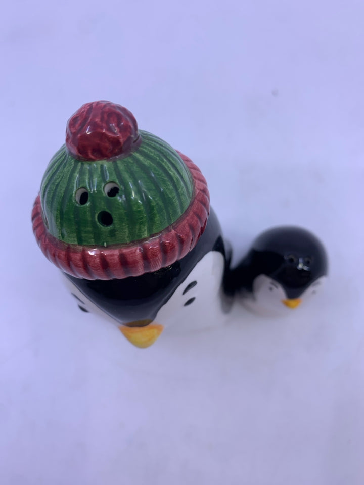 BABY+MOM CERAMIC PENGUIN W/ HAT S/P SHAKERS.