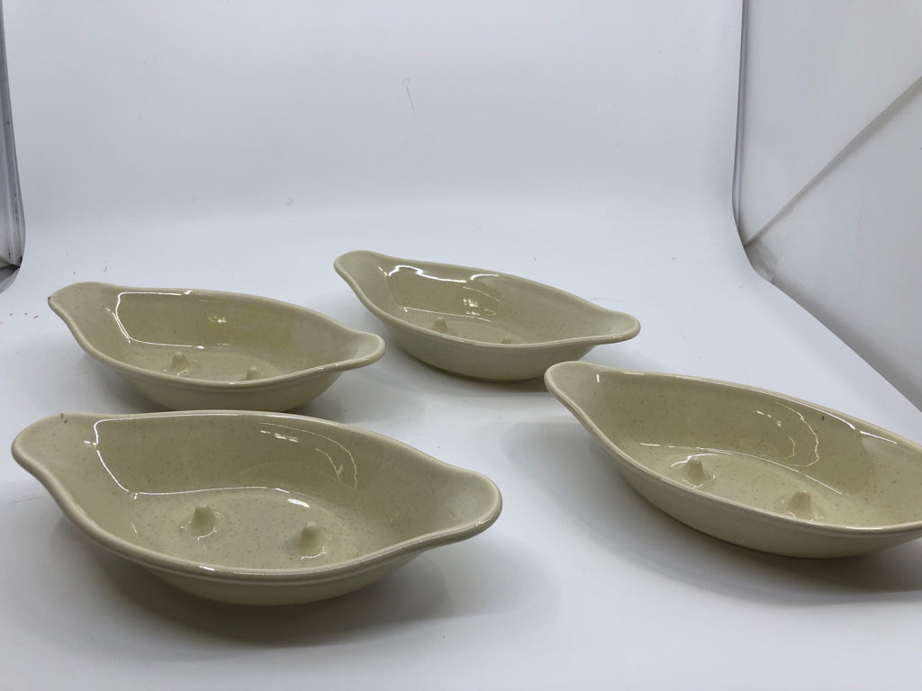 4 CREAM OVAL AU GRATIN BAKERS.