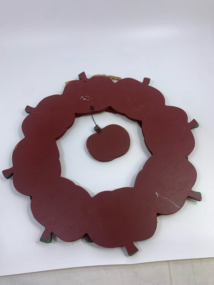 WOODEN APPLE WREATH 2-LAYER.