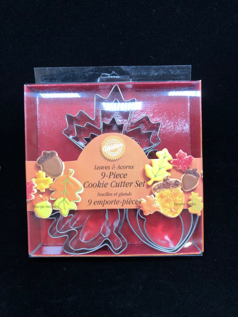 NIB 9PC FALL THEMED COOKIE CUTTER SET.
