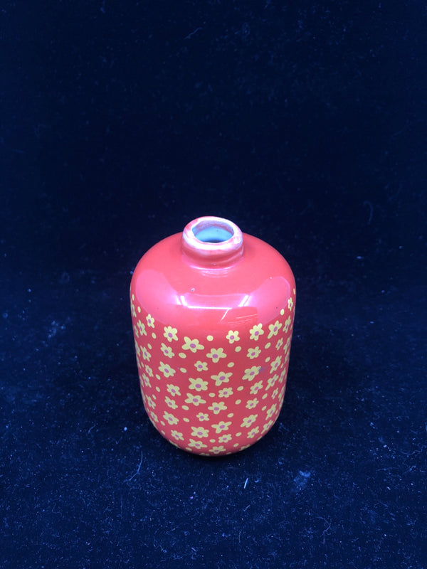 SMALL RED BED VASE W/ YELLOW PAINTED FLOWERS.