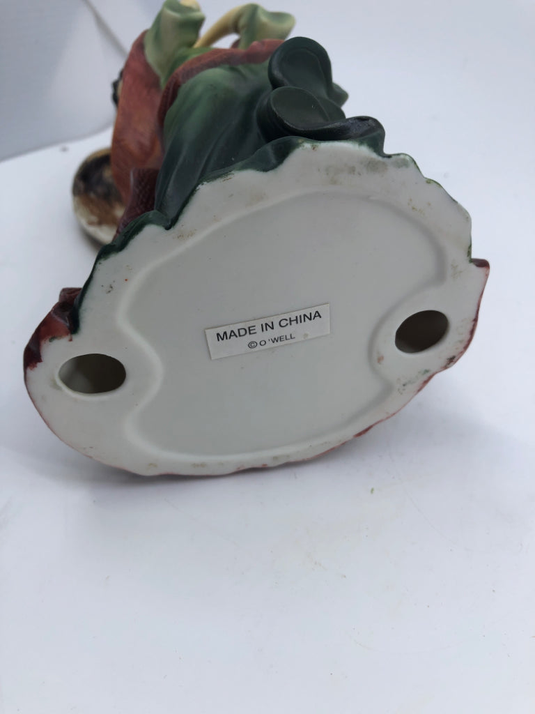 VTG ANGEL IN GREEN DRESS PLAYING TAMBOURIN.