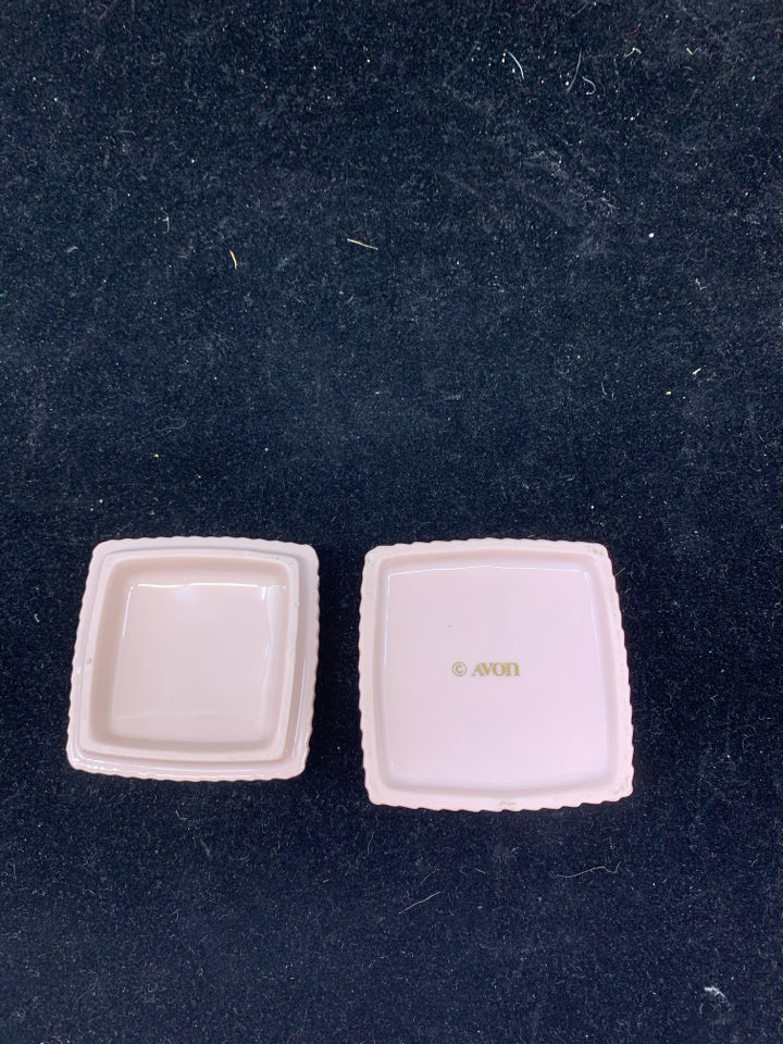 SMALL PALE PINK TRINKET BOX.
