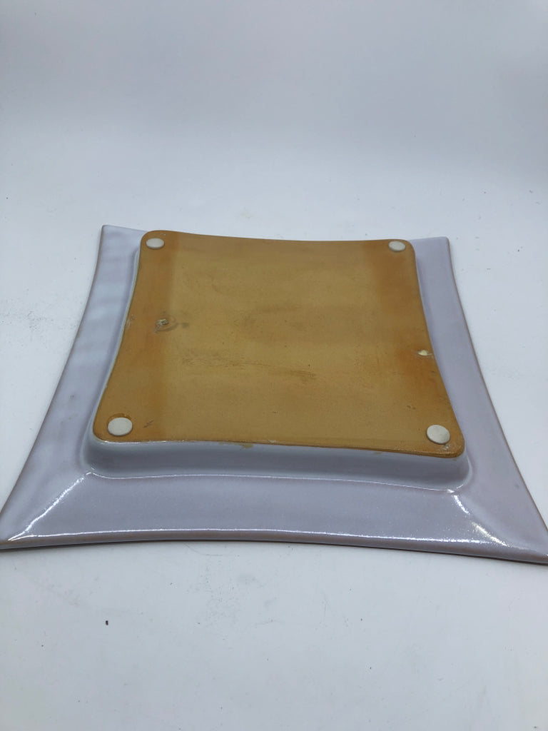 WHITE SQUARE SERVING PLATE.