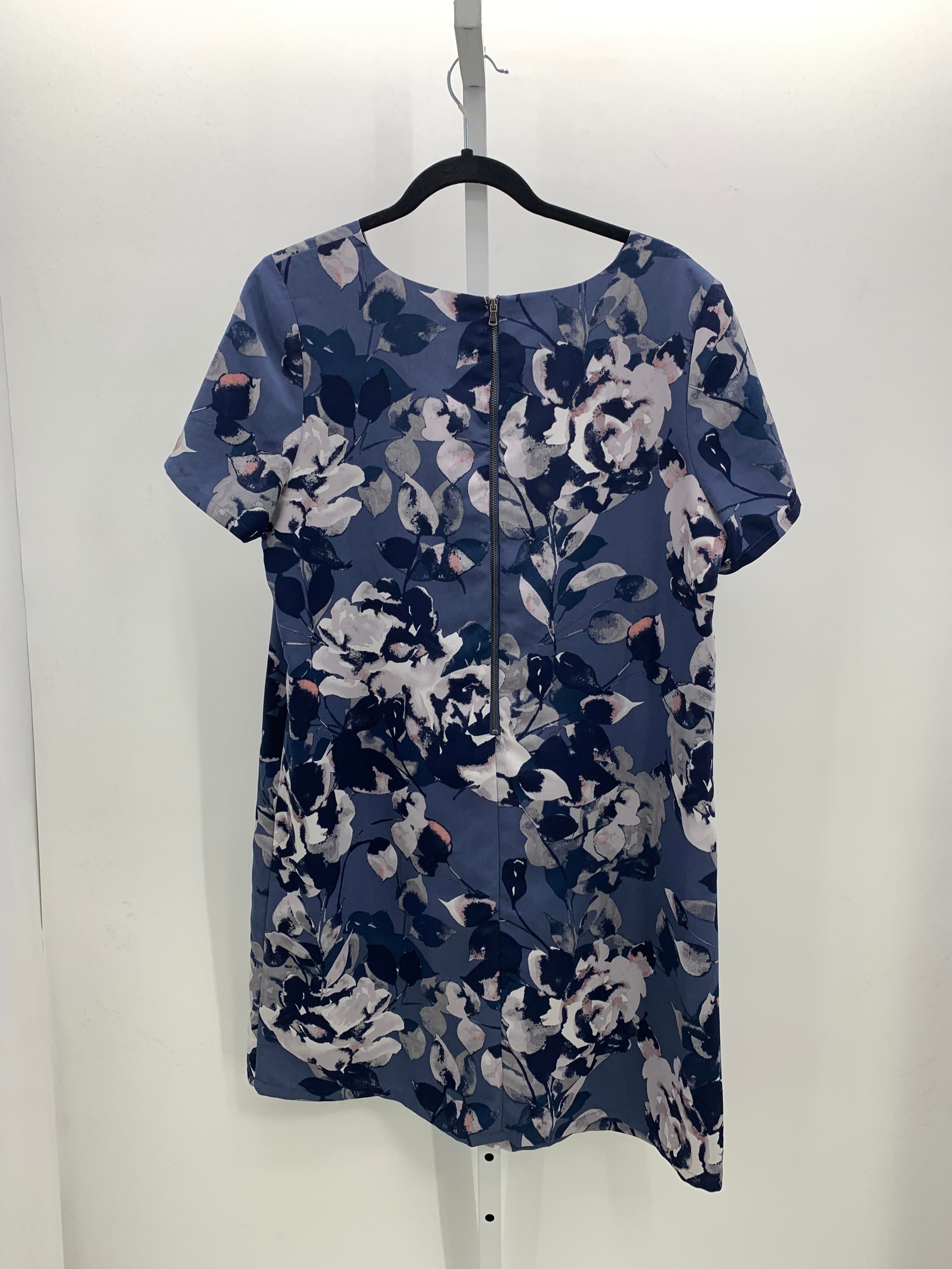 Size Large Misses Short Sleeve Dress