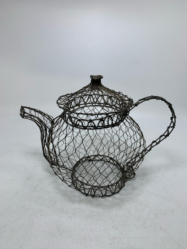 WIRE SHAPED TEAPOT DECOR.