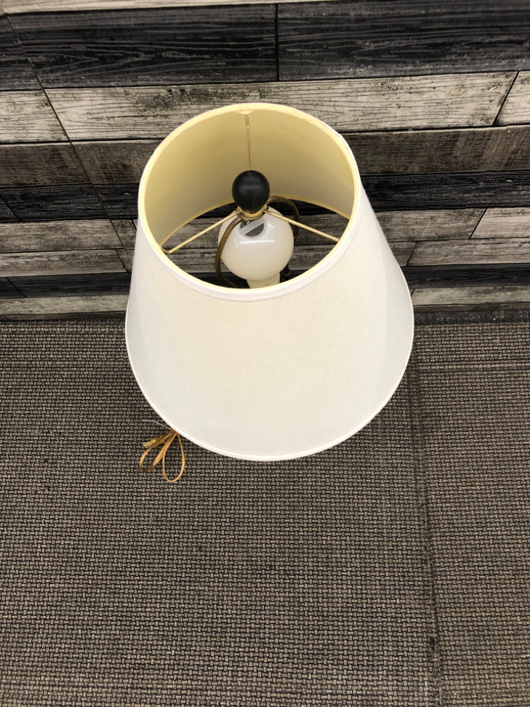 SKINNY BASE LAMP.