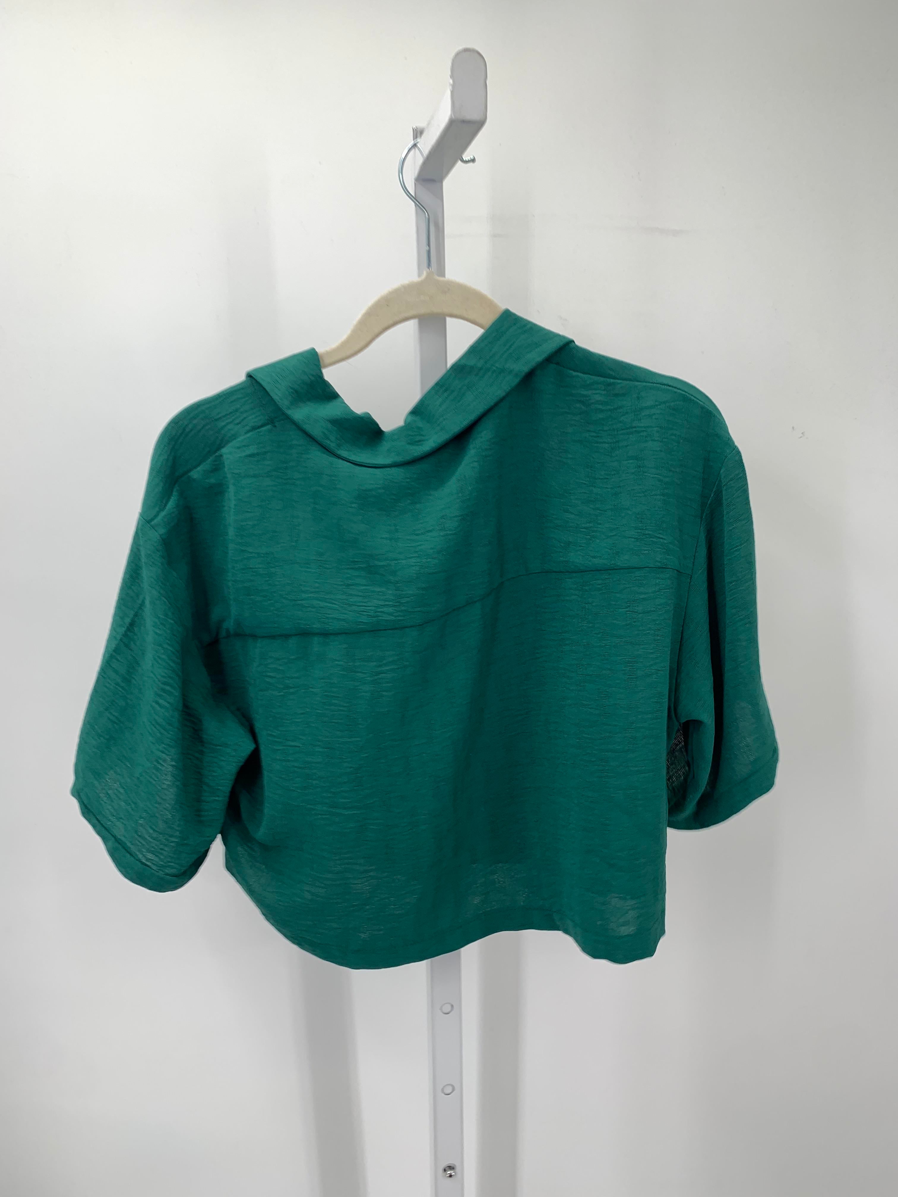 Size Medium Misses Short Sleeve Shirt