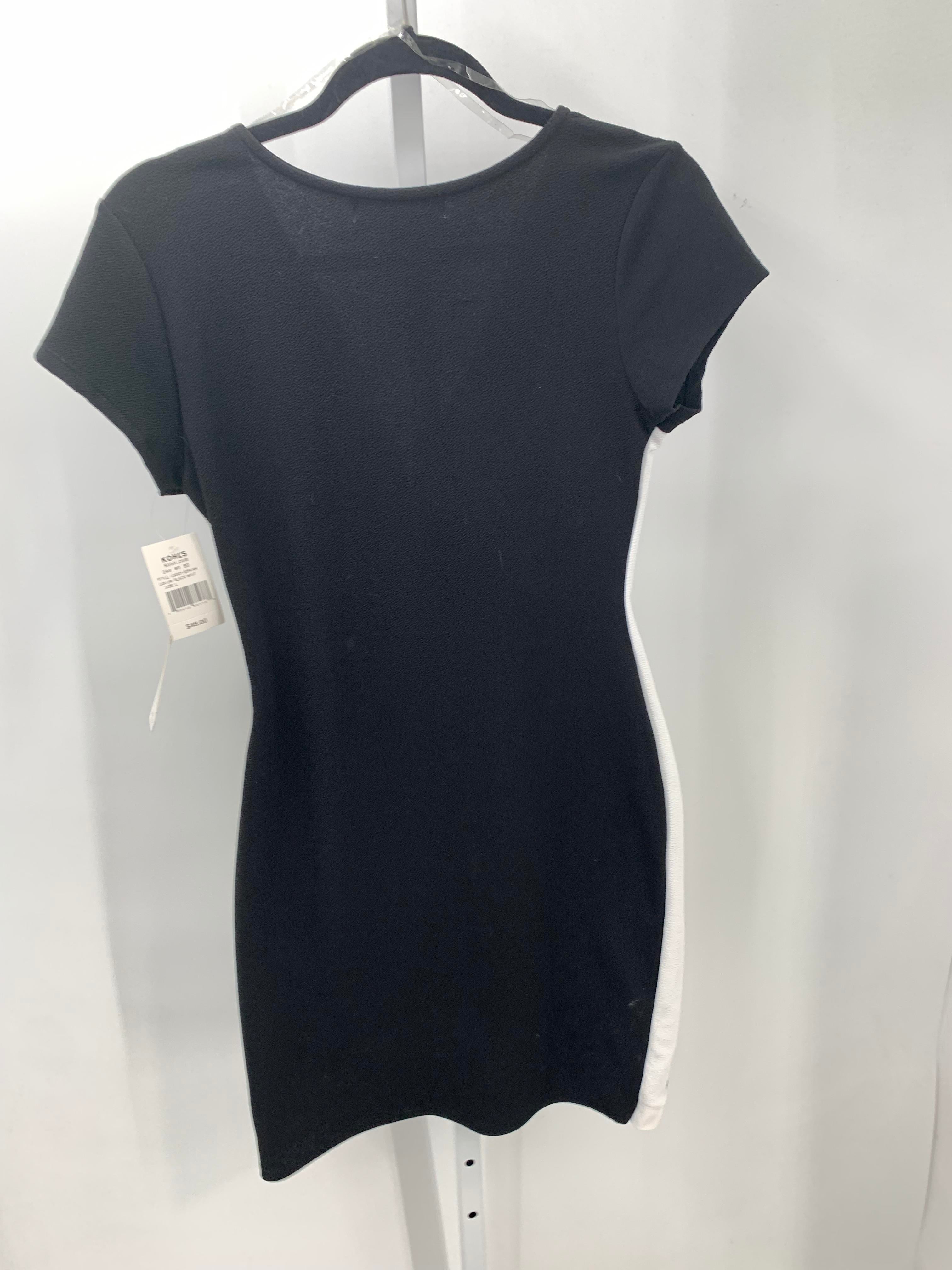 Almost Famous Size Large Juniors Short Sleeve Dress
