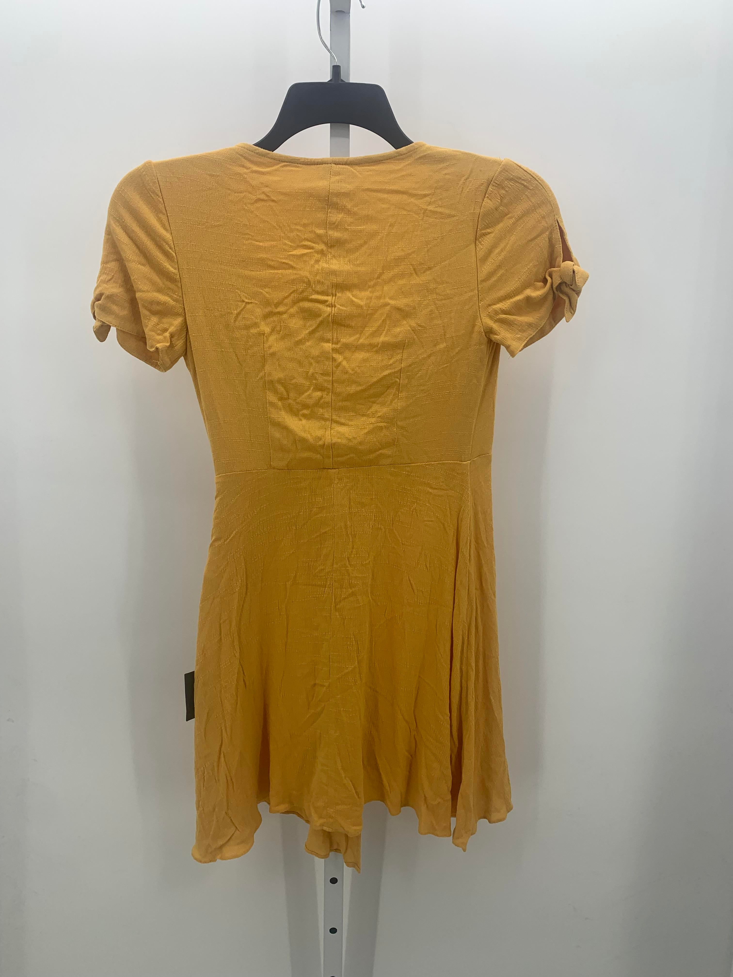 Lulus Size X Small Juniors Short Sleeve Dress