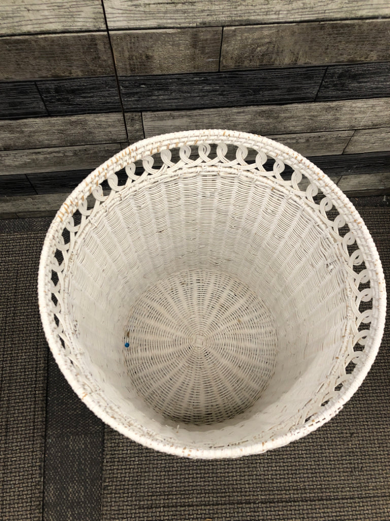 WHITE WICKER DOME LAUNDRY HAMPER.