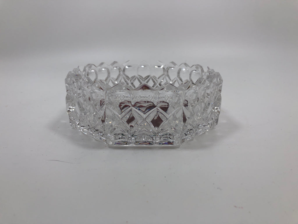 CLEAR CRYSTAL ASHTRAY RED BOTTOM BIRD.