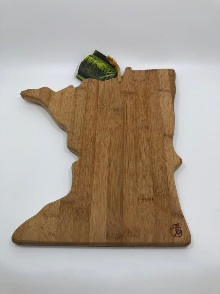 MINNESOTA SHAPED BAMBOO CUTTING BOARD W/TAG.