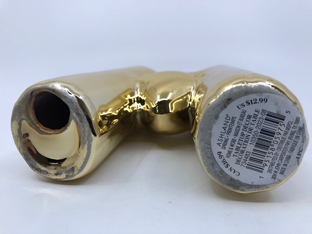 GOLD "M".