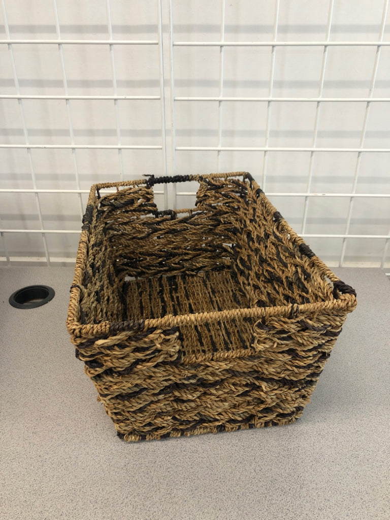TAN/BLACK WOVEN BASKET W/HANDLES.