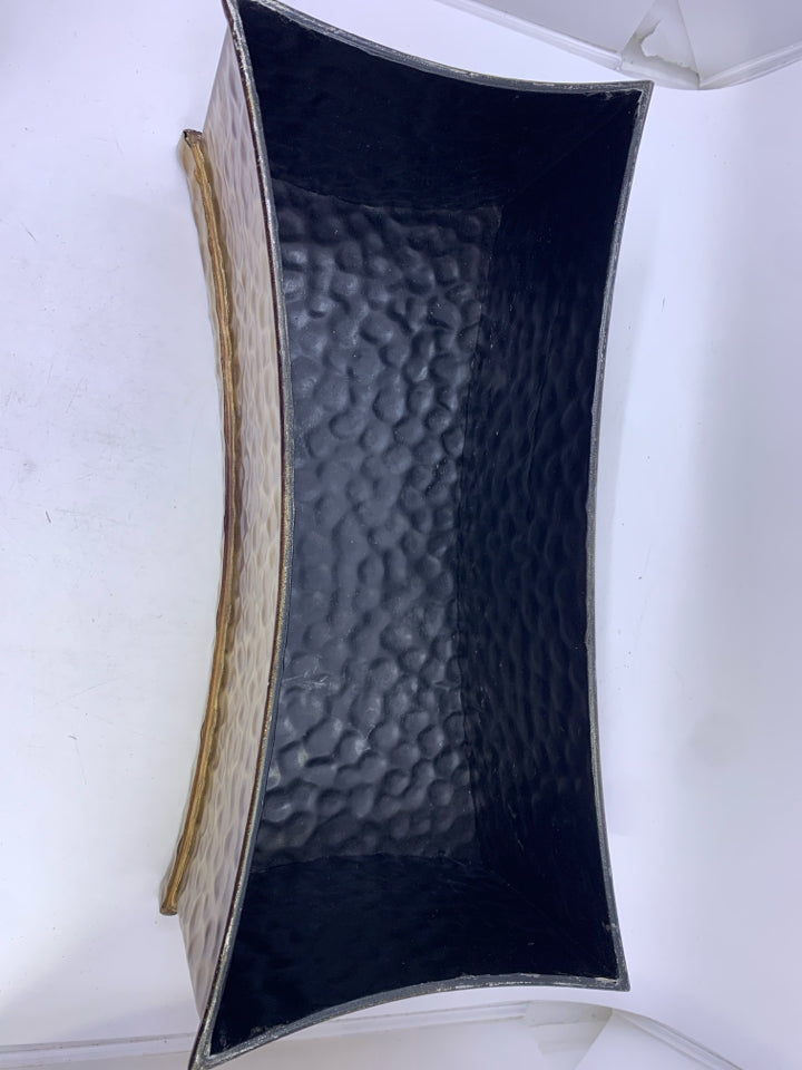 RECTANGLE GOLD HAMMERED CONTAINER WITH LID.