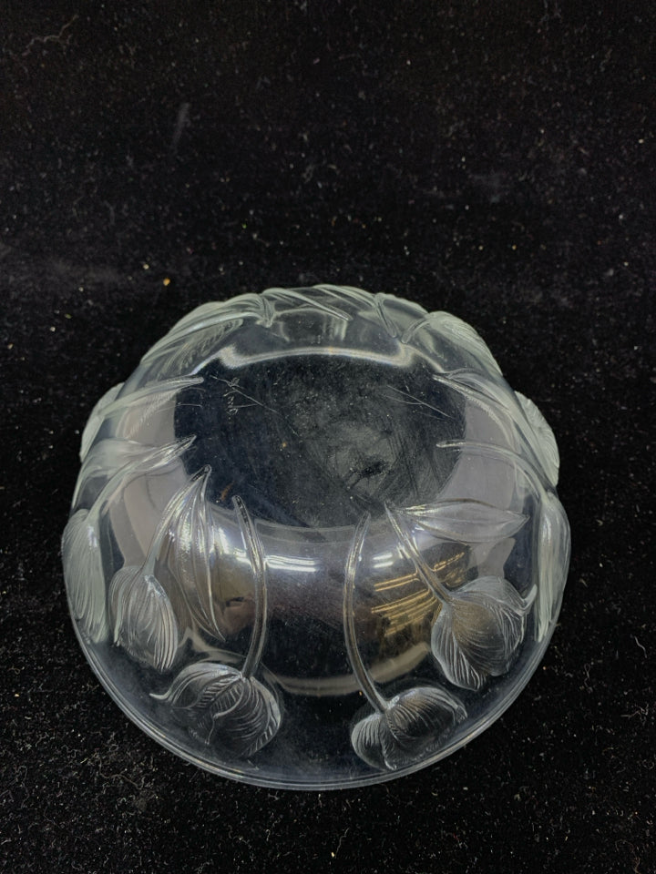 TULIP EMBOSSED CLEAR GLASS BOWL.