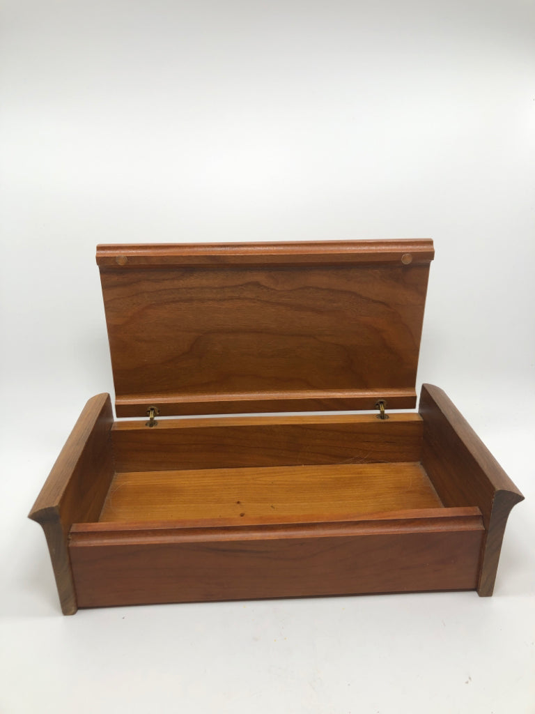 WOOD FLIP TOP KEEPSAKE BOX- MONTY TECH.