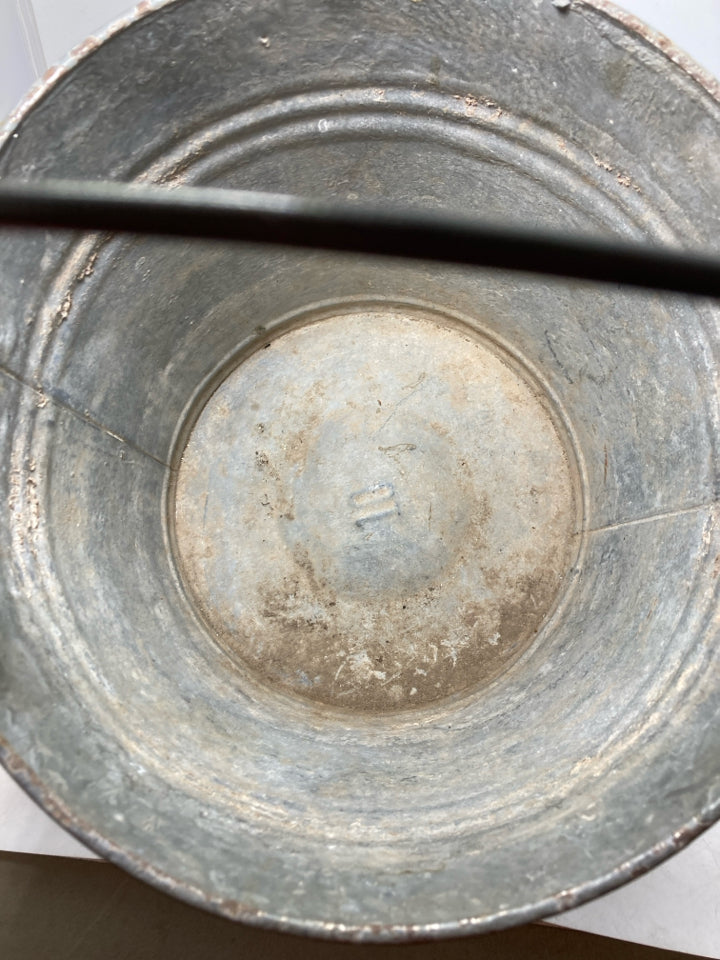 VINTAGE METAL BUCKET
