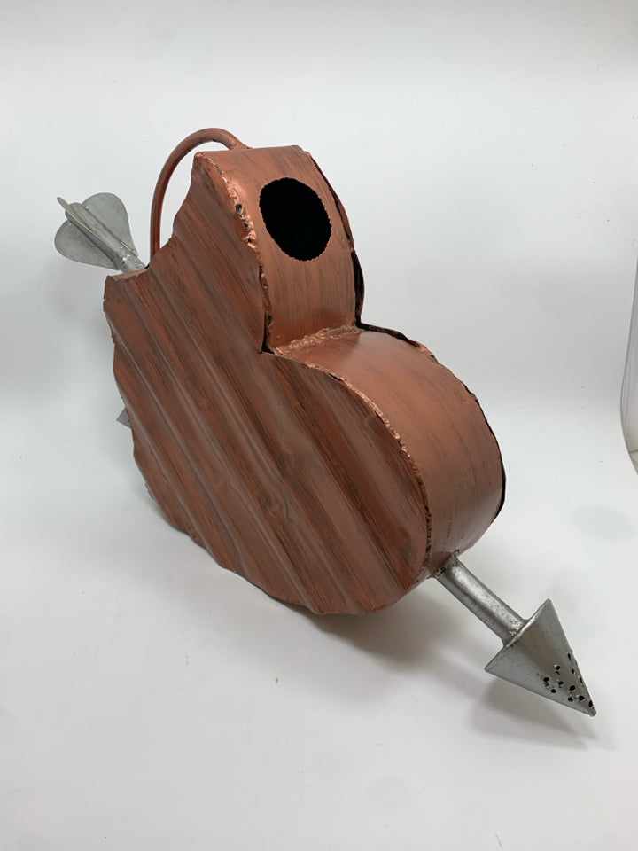 METAL HEART WATERING CAN.