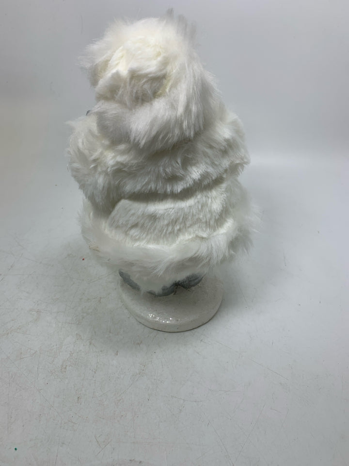 HEAVY SHORT IN ALL WHITE SANTA HOLDING WREATH ROBERT STANLEY.