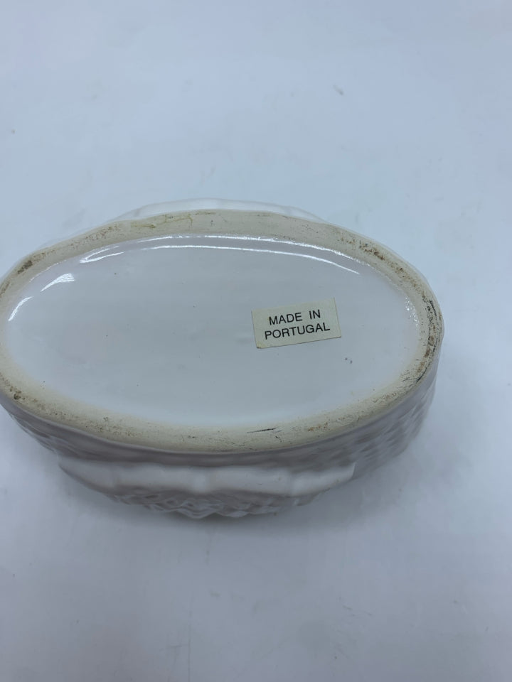 RAISED SEASHELL PORTUGAL BOWL.