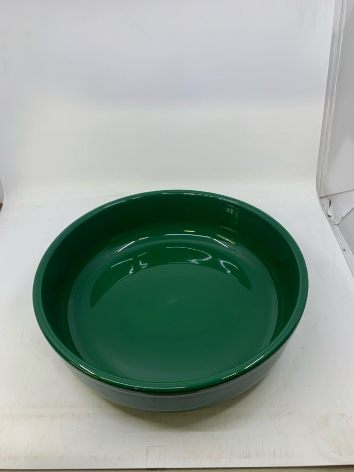 LARGE HUNTER GREEN SERVING BOWL.