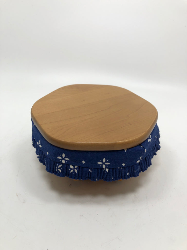 2001 BLUE LINED HEXAGON BASKET W/LID.