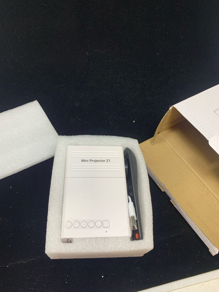 NIB MINI LED PROJECTOR